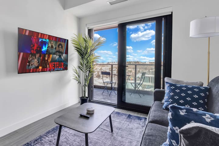 Golden Horizon Luxe Comfort & Iconic City Views - Calgary