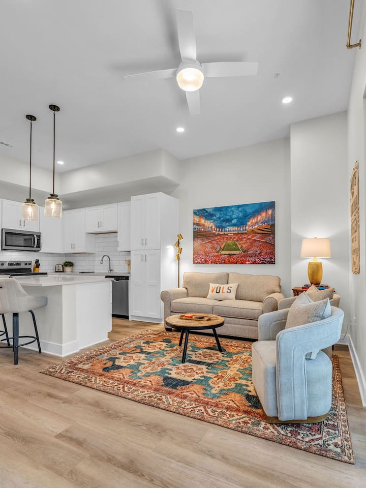 Stylish Vols Loft | Queen Bed | Downtown Knoxville - 諾克斯維爾