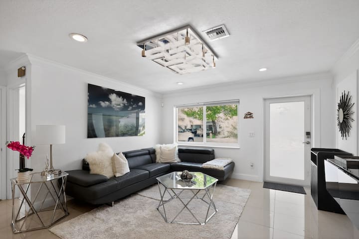South Florida Stay Near Beaches & Attractions - Pembroke Pines, FL