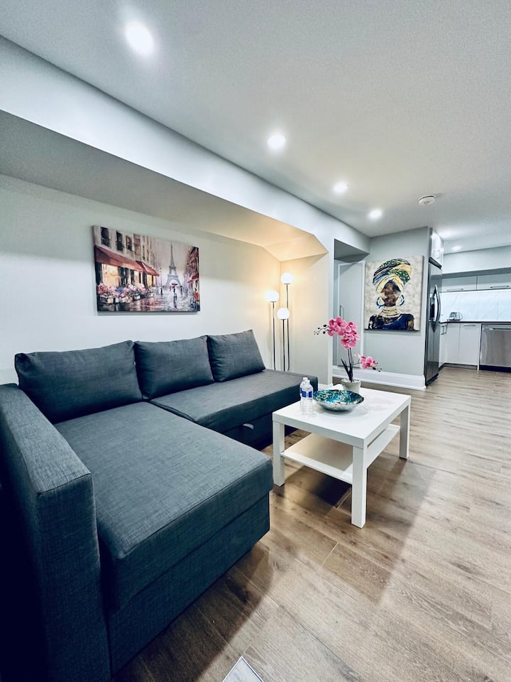 Beautiful Cozy 2 Bedroom Basement Apartment - Oshawa