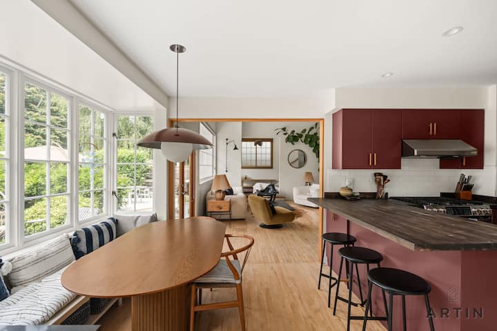 Scenic 4br West Van Retreat - Walk To The Beaches - 보웬 아일랜드