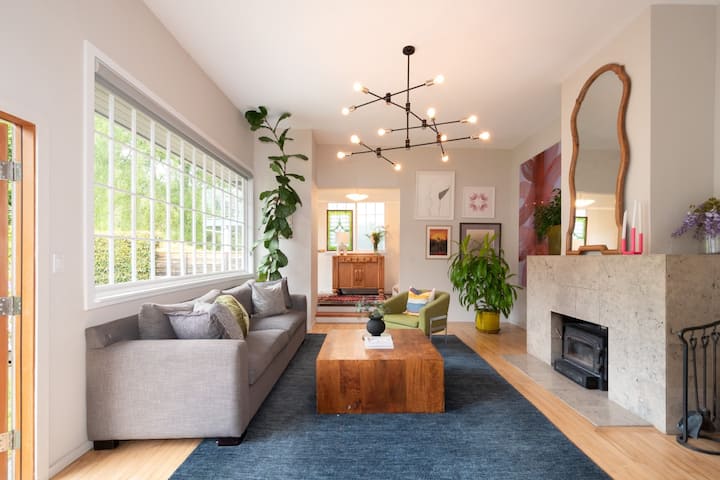 Scenic 4br West Van Retreat | Walk To The Beaches - Bowen Island