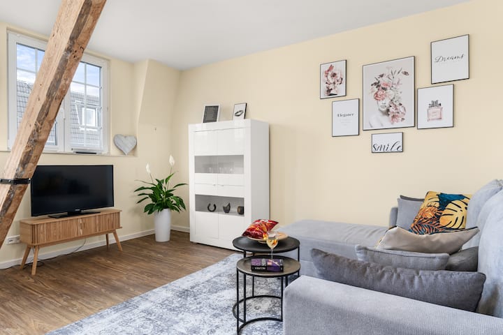 Luniq: Studio Eden 2 - Zentrale Lage - Klima - Krefeld