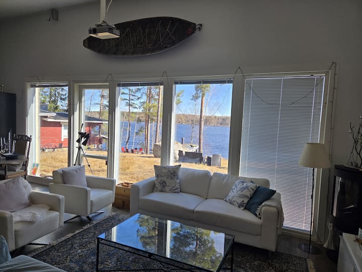 Rauhallinen Järvenrantakokonaisuus Joutsassa - Finlandia