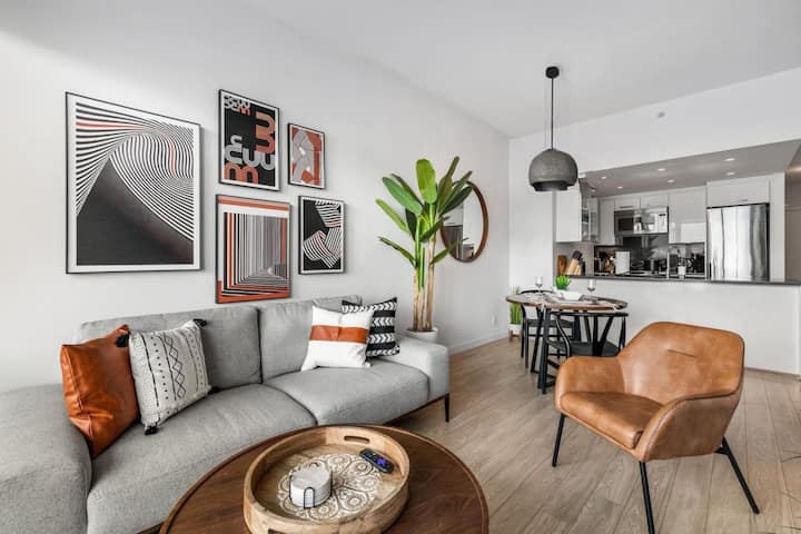 Stunning Ocean&mountain Views W/parking - Vancouver