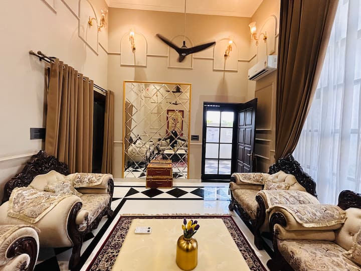 Devi Mahal - Private Pool Villa - Vrindavan Yojna - India