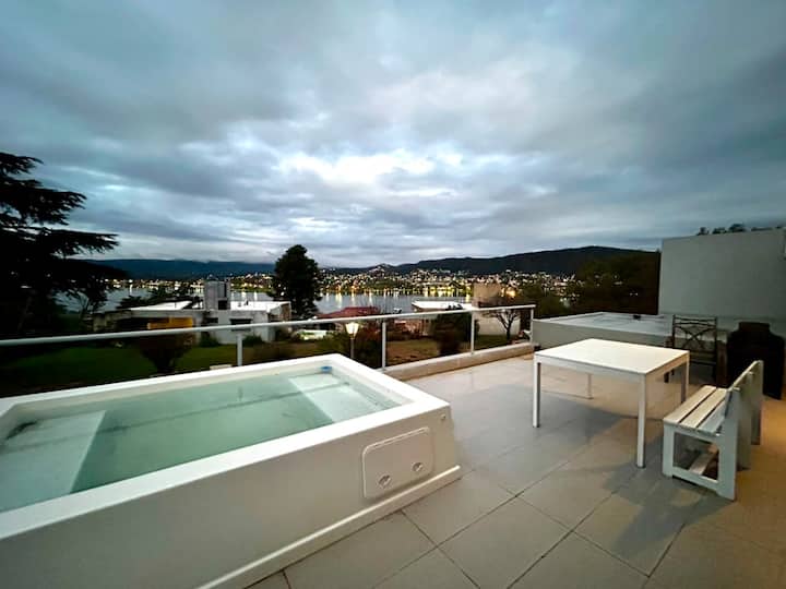 Casa Del Alto | Vista Al Lago Y Jacuzzi Para 9 - Villa Carlos Paz