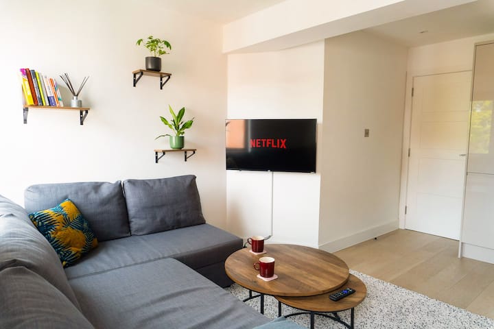 Stylish 1 Bed Penthouse | Close To Slough Station - Slough