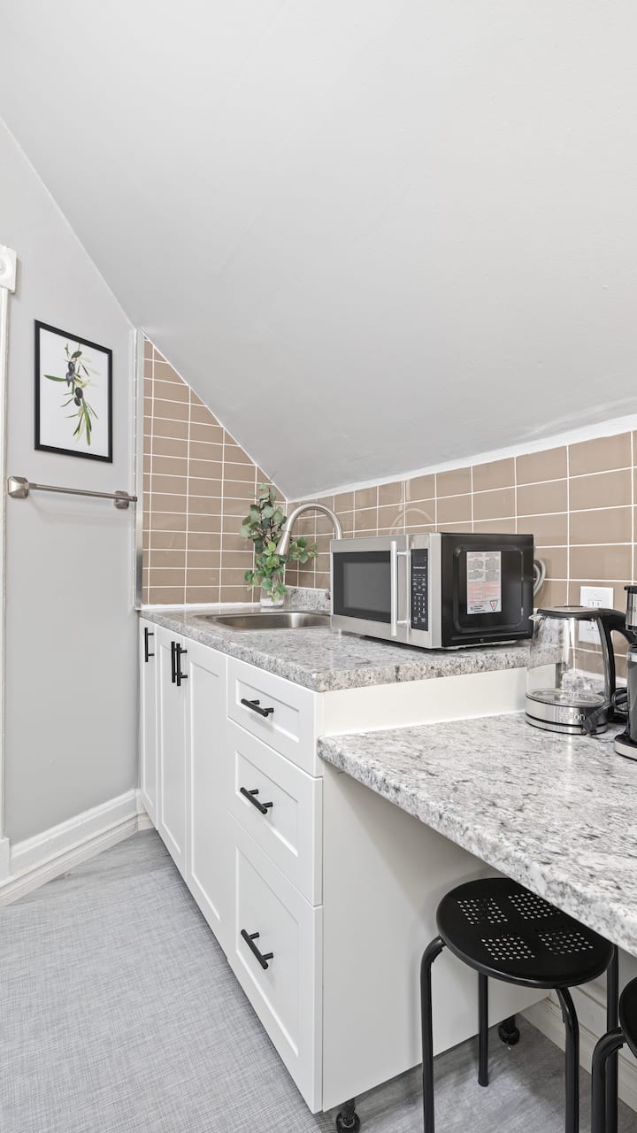 C15 7up - Downtown Godfrey - Nice Clean 2 Bedrooms - Moncton