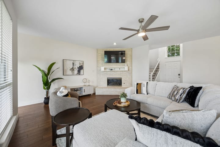 Modern And Relaxing Home | Frisco Prime Location - Frisco, TX