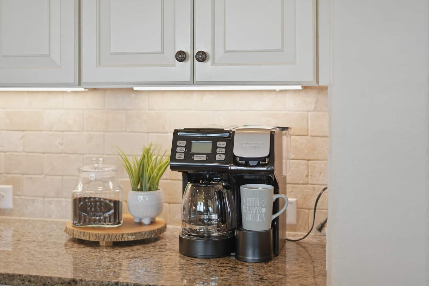 Kitchen & coffee bar
