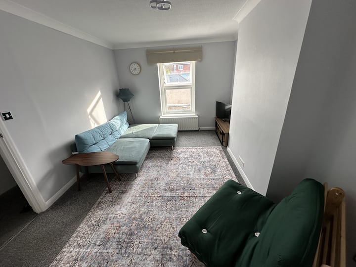Top-floor Seaside One-bed Flat - Eastbourne