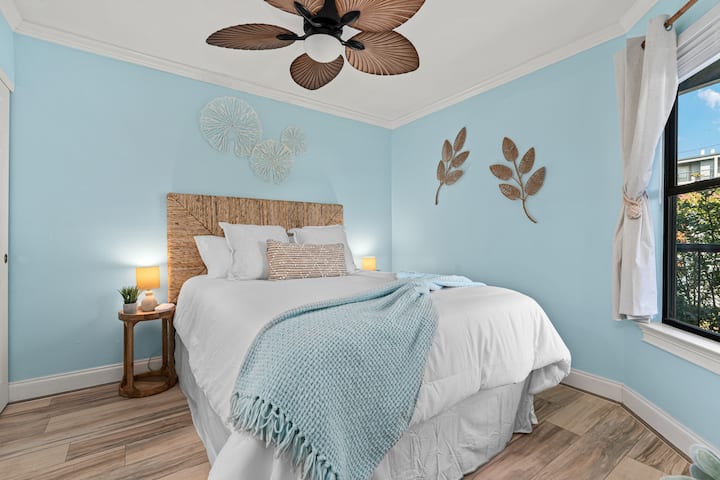 Cozy Master Bedroom with comfortable Queen Bed, 40" TV (Streaming only), Closet, Dresser and En-Suite Bathroom