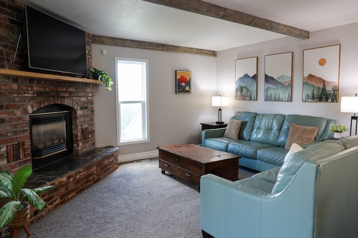 New Kitchen + Outdoor Seating + 4br - Great Falls, MT