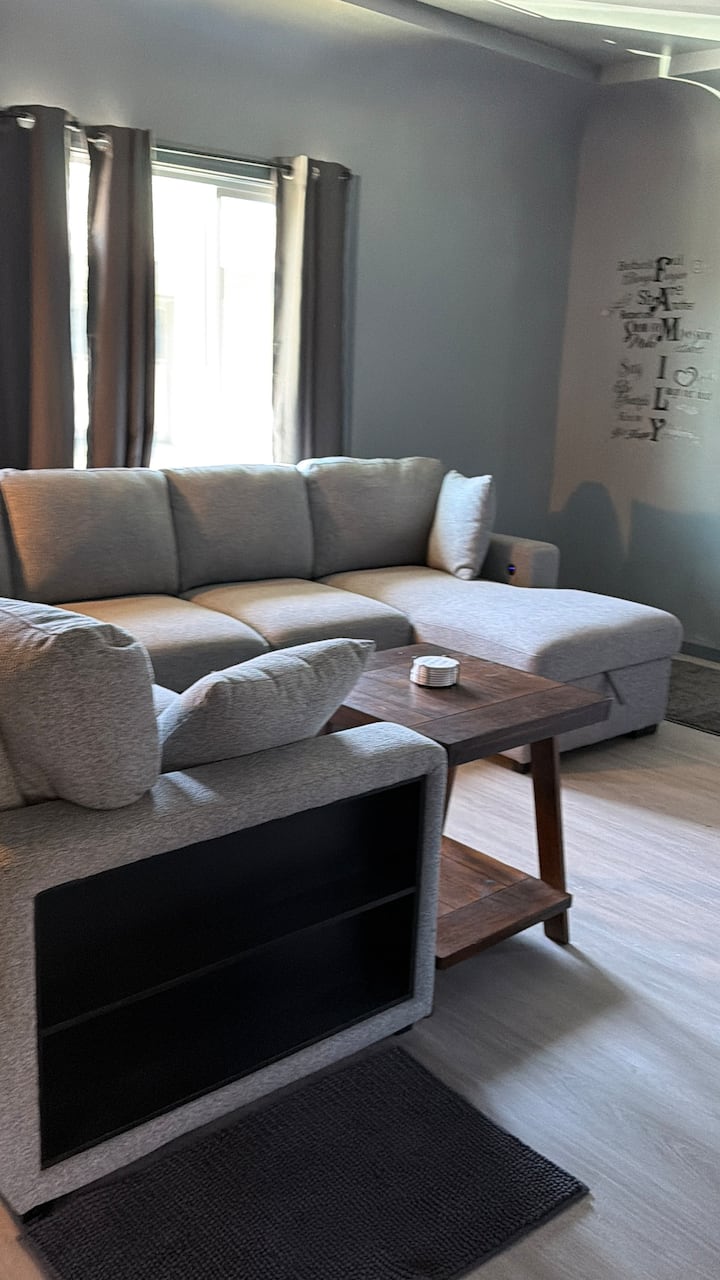 Spacious Sf Retreat | Sleeps 6| Games & Popcorn - San Francisco, CA