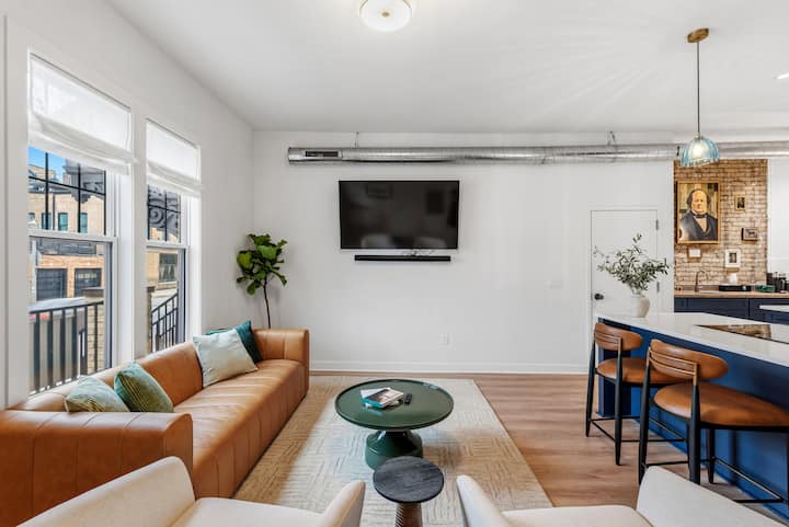 Condo | Garage | Backyard | Downtown Mke - Milwaukee, WI