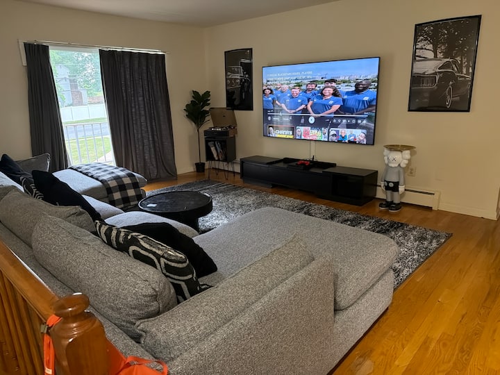 Spacious Home Away From Home - Edison, NJ