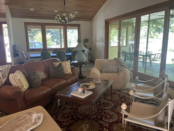 Peaceful Riverfront Home - Brookings, OR