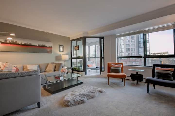 Downtown Vancouver Stay | 2br, Pool & Hot Tub - Vancouver