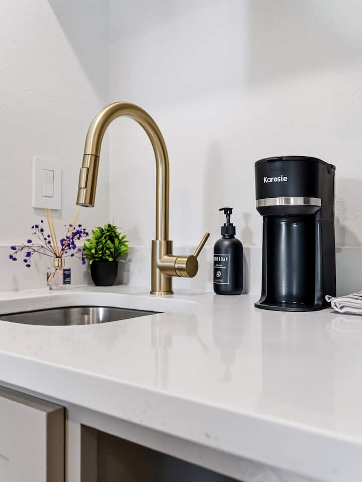 Stylish Bishop Arts Studio #5 - Dallas, TX