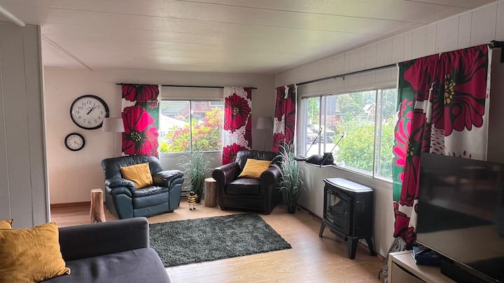 Jarmostidal Inn - Tofino