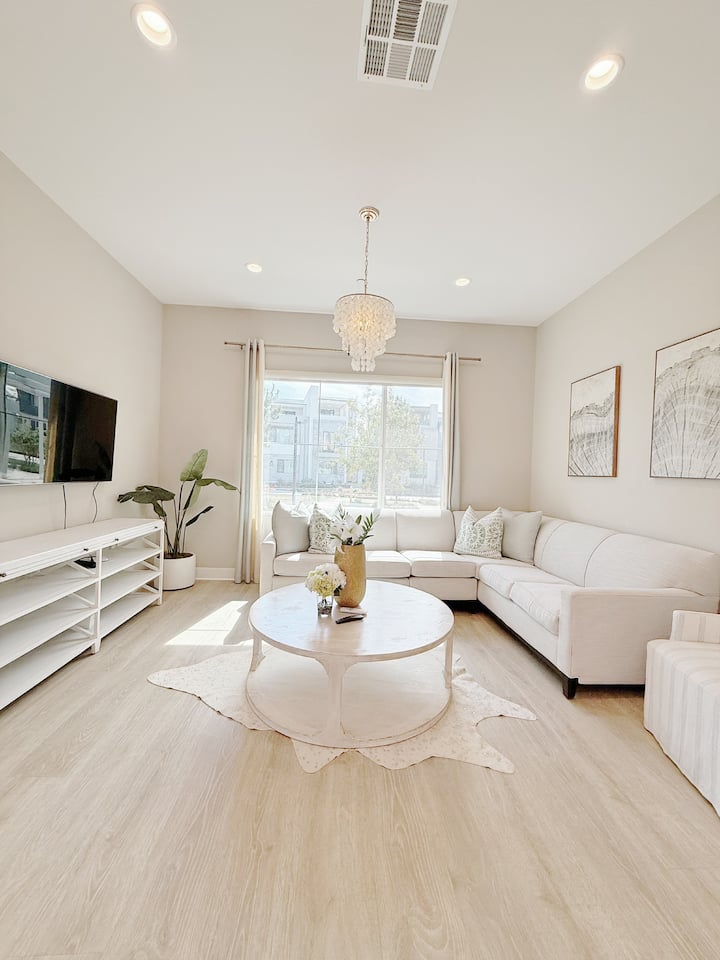 Near Irvine 5b3.5b，6beds。prime Location - Lake Forest, CA