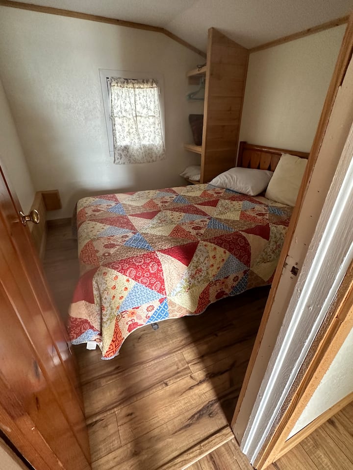 Otsego Lakeside Resort Cabin #9 - Gaylord, MI