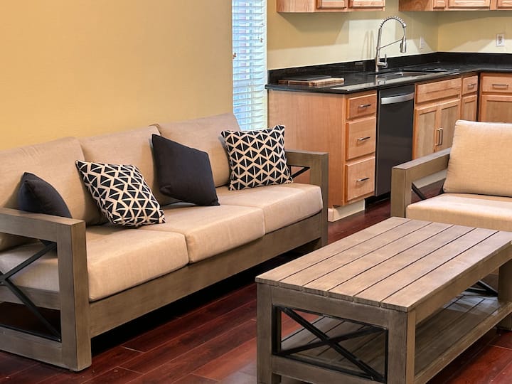 1 Br Luxury Apartment In Quiet Cul-desac - Sugar Land, TX
