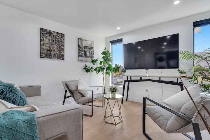 Highland Compound | 6br Game Room + Projector - Los Angeles, CA