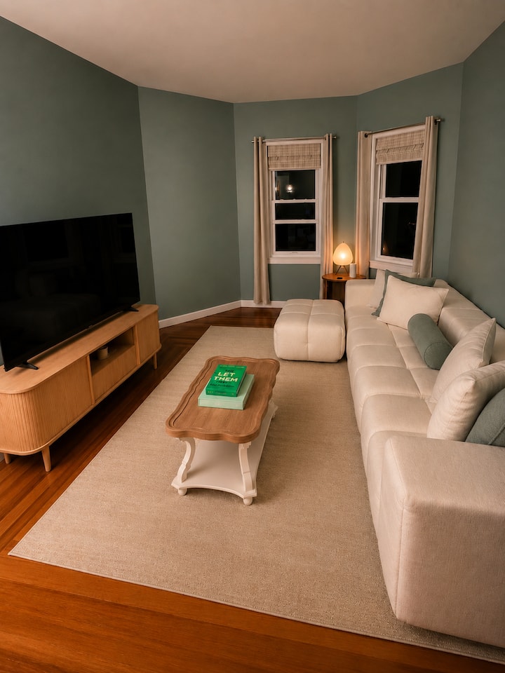 Tufts 3br Game & Coffee Room - Revere, MA