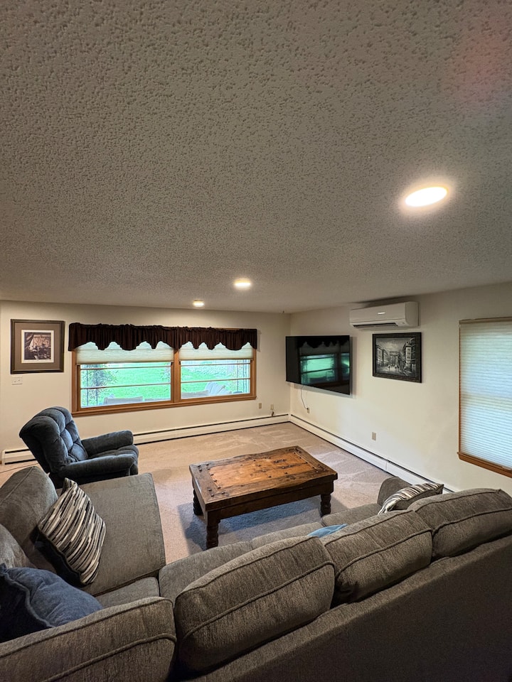 Beautiful Family Home, 2 Blocks From Downtown - Spearfish, SD
