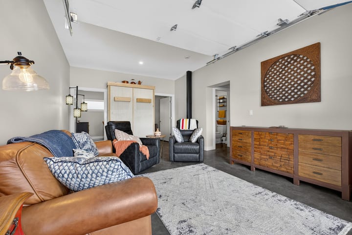 Accessible Classy Lakefront Villa - Okanagan Falls