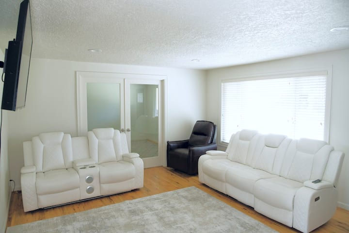 Spacious Home | Gazebo · Bbq · Full Kitchen · 3br - Oregon City, OR