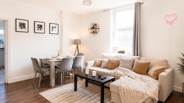 Large 7 Bedroom House! Parking. Close2city Centre - Manchester