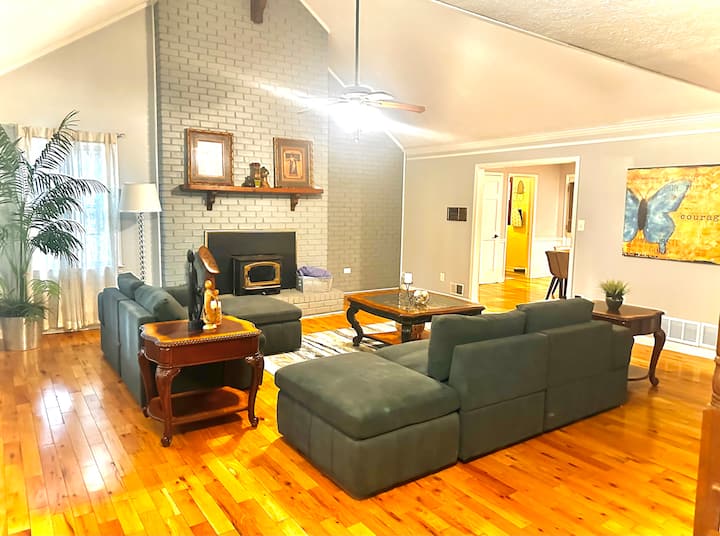 Cozy, Simple Home Away From Home - Stone Mountain, GA