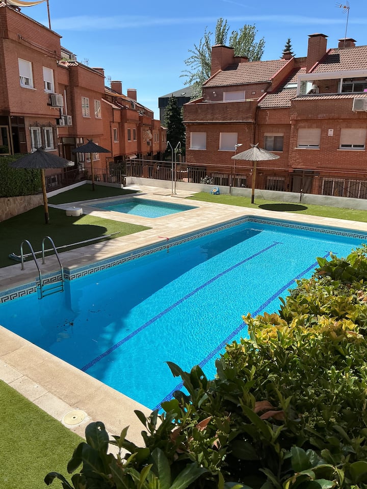 Chalet En El Centro De Majadahonda Con Piscina - Majadahonda