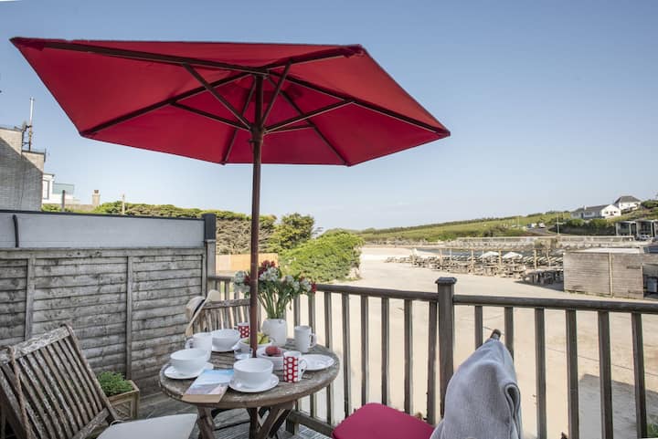 Porth Beach House - Beachfront, Parking - Newquay
