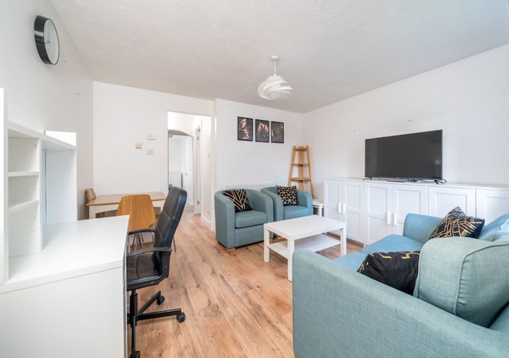 Stylish Ensuite Near Redhill Station & Gatwick - レッドヒルズ