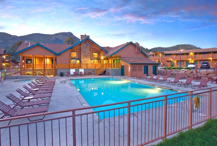 3br Riverside Condo - Pool, Hot Tub, Game Room - Estes Park, CO