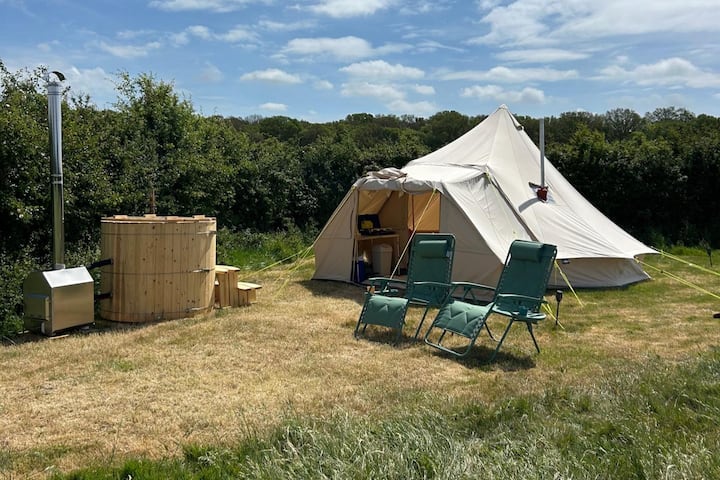 Daisys Meadow Retreat Tent Sleeps 2 With Hot Tub - Kent