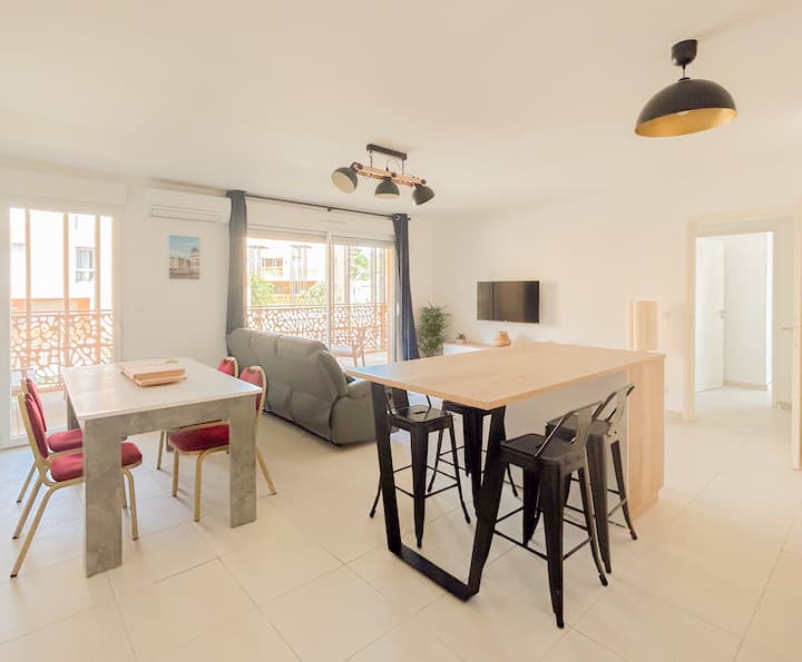 Rosa Avec Terrasse Et Parking Gratuit - Montpellier