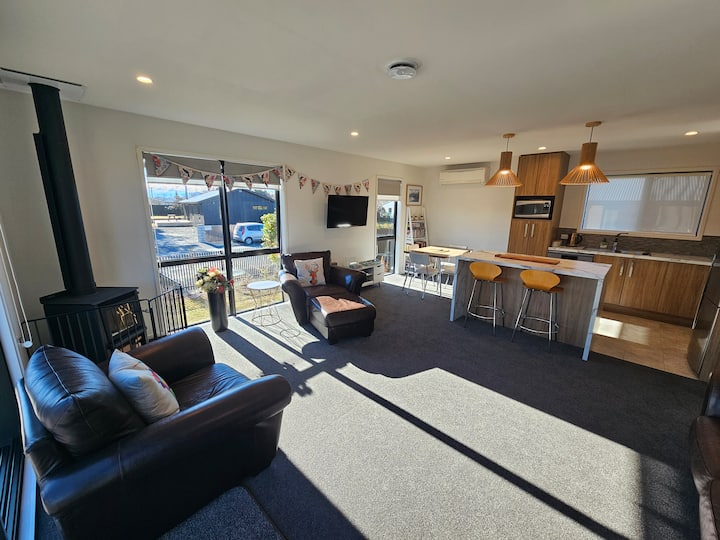 New Build | Walk To Town | Fire | Sleeps 5 | Wi-fi - トワイゼル