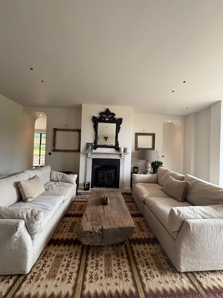 Surrey Barn, Newly Renovated - Guildford