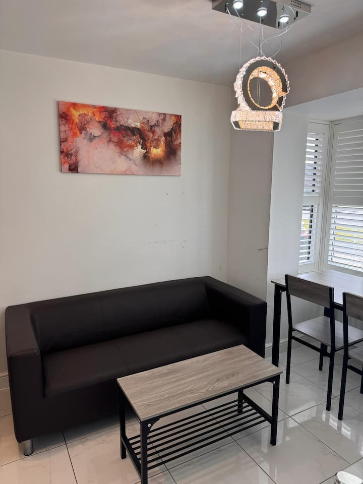 Large House, Sleeps 7 Perfect For Long Term Stays! - Preston