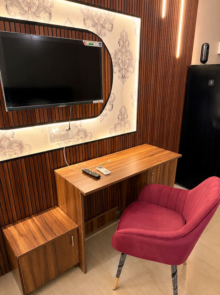 Rmr Homestays Luxury Studio Near Prem Mandir - Vrindavan