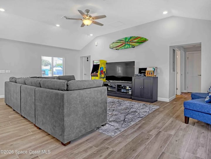 3 Bd/ 2 Ba/ Steps To Cocoa Beach! (349 No) - Cocoa Beach, FL