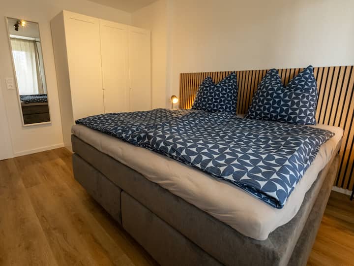 Schlafzimmer 1