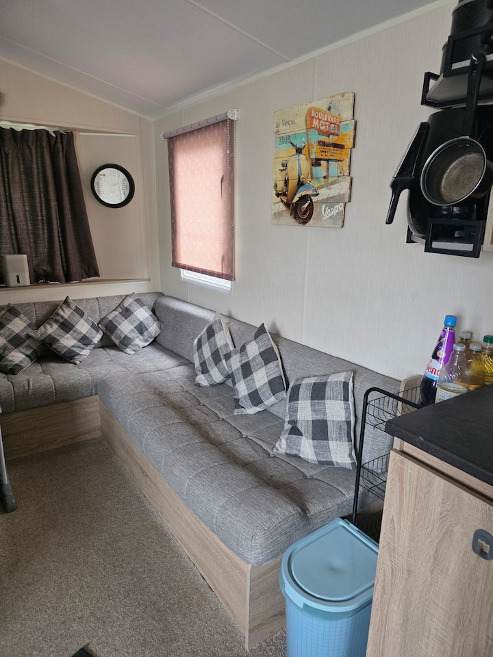 Ablewhite Den - Skegness