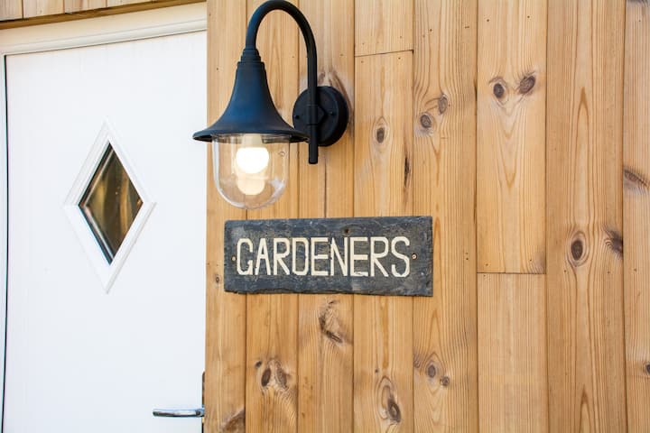 Cosy Cottage - Couples Getaway - Private Estate - Caernarfon
