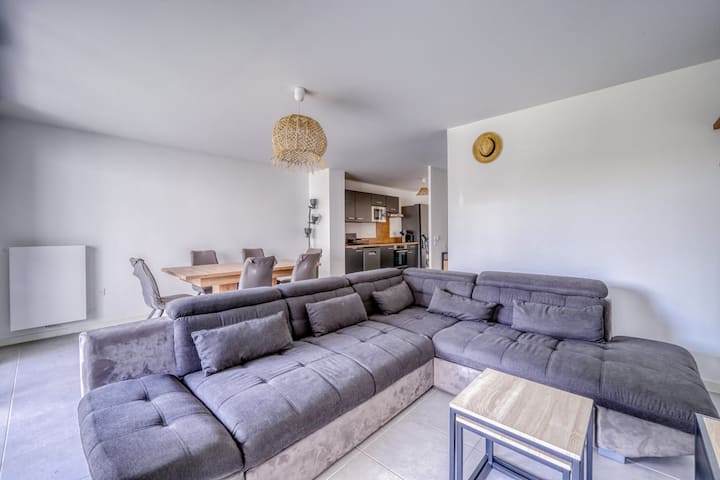 Maison Duplex Moderne Avec Parking Et Terrasse - Blanquefort